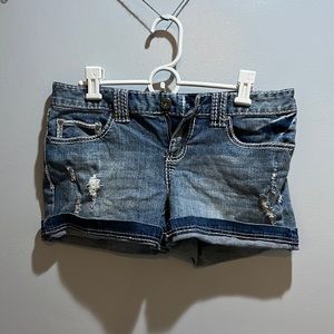 Cute Maurice’s jean shorts!